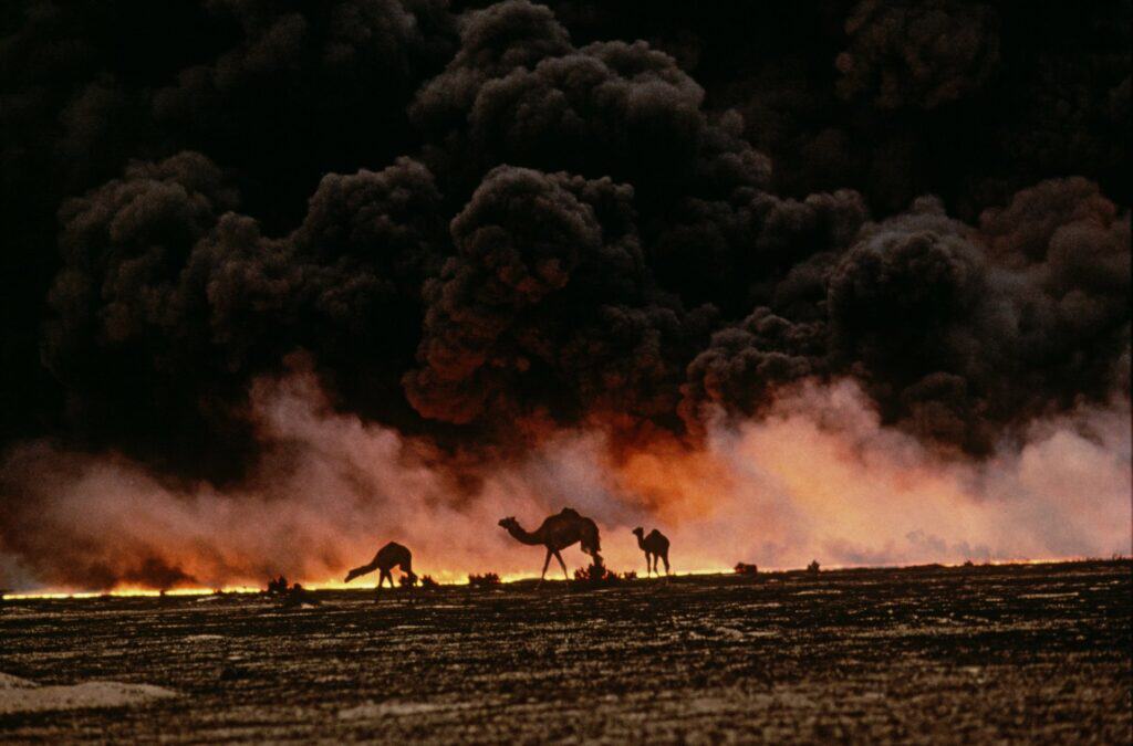 Steve McCurry, oil fields, 1991. A powerful picture about a war and a natural disaster. 